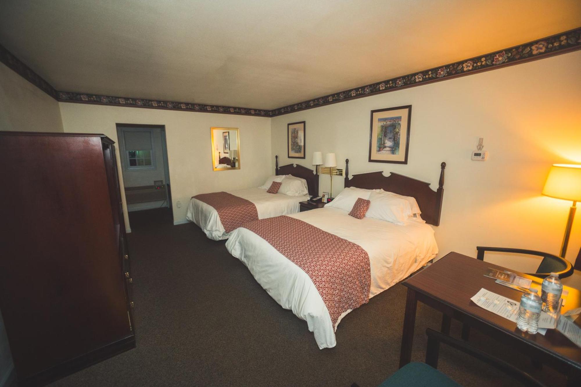 The Chalet Motel Mequon Ngoại thất bức ảnh