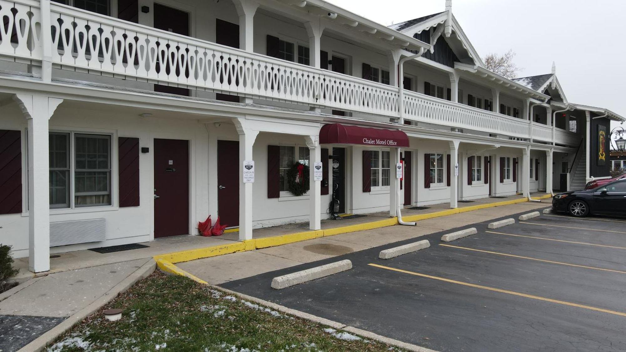The Chalet Motel Mequon Ngoại thất bức ảnh