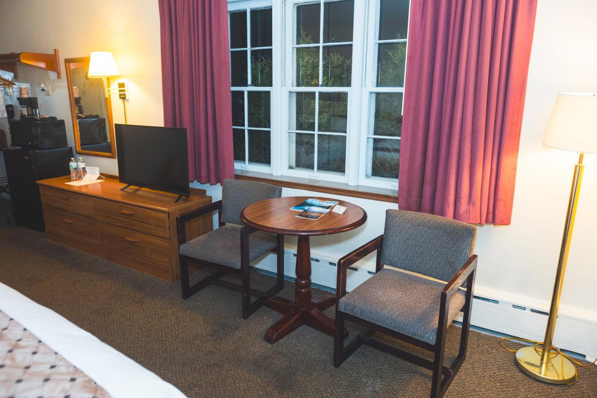 The Chalet Motel Mequon Ngoại thất bức ảnh