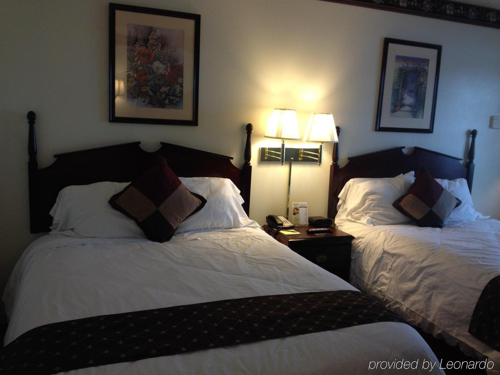 The Chalet Motel Mequon Ngoại thất bức ảnh