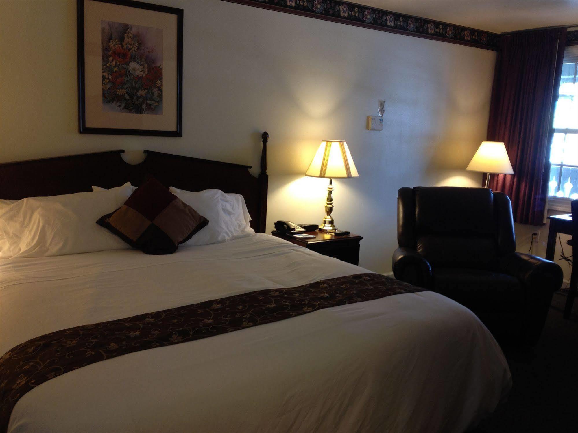 The Chalet Motel Mequon Ngoại thất bức ảnh