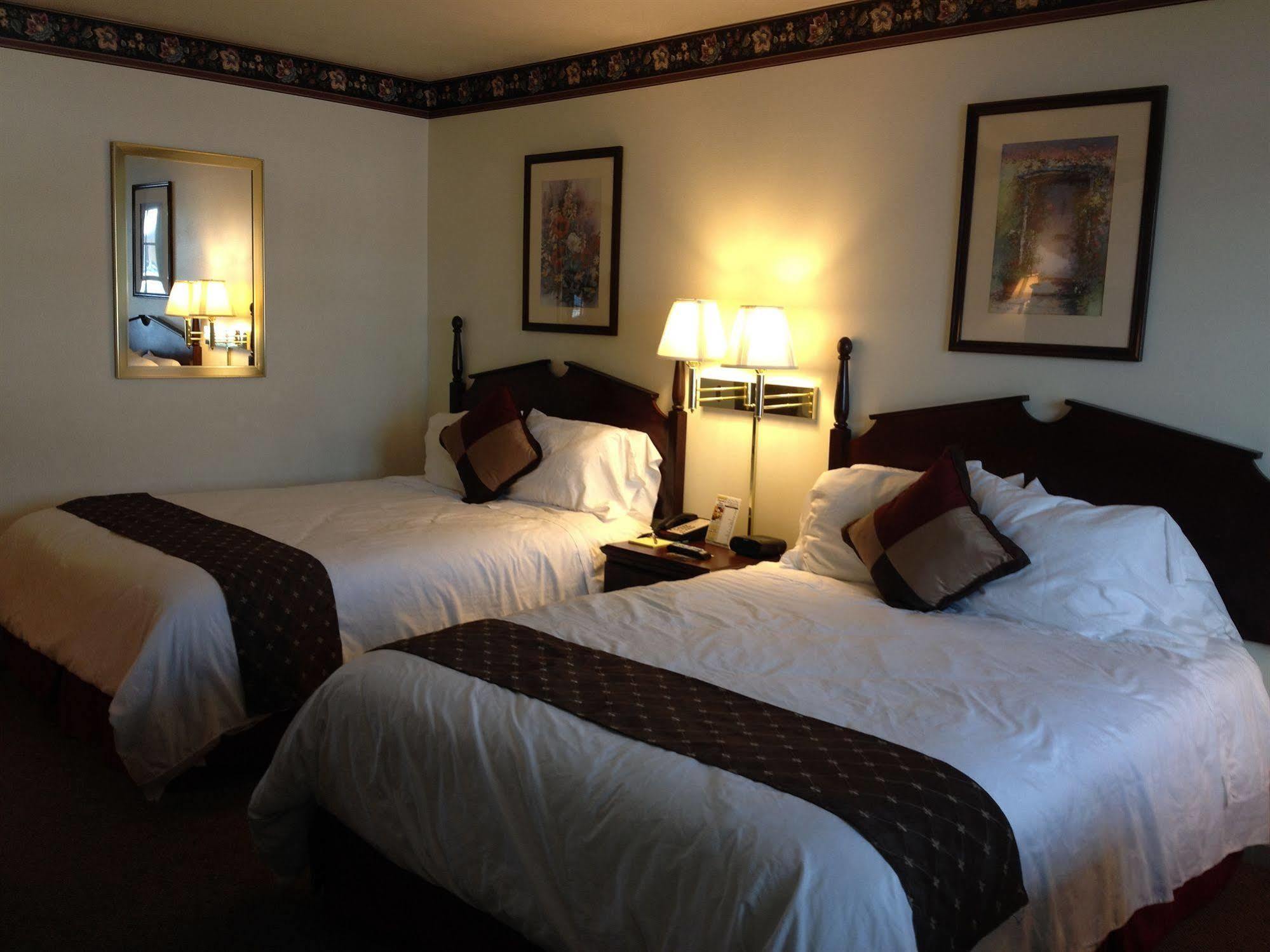 The Chalet Motel Mequon Ngoại thất bức ảnh