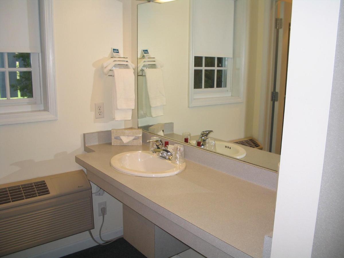 The Chalet Motel Mequon Ngoại thất bức ảnh